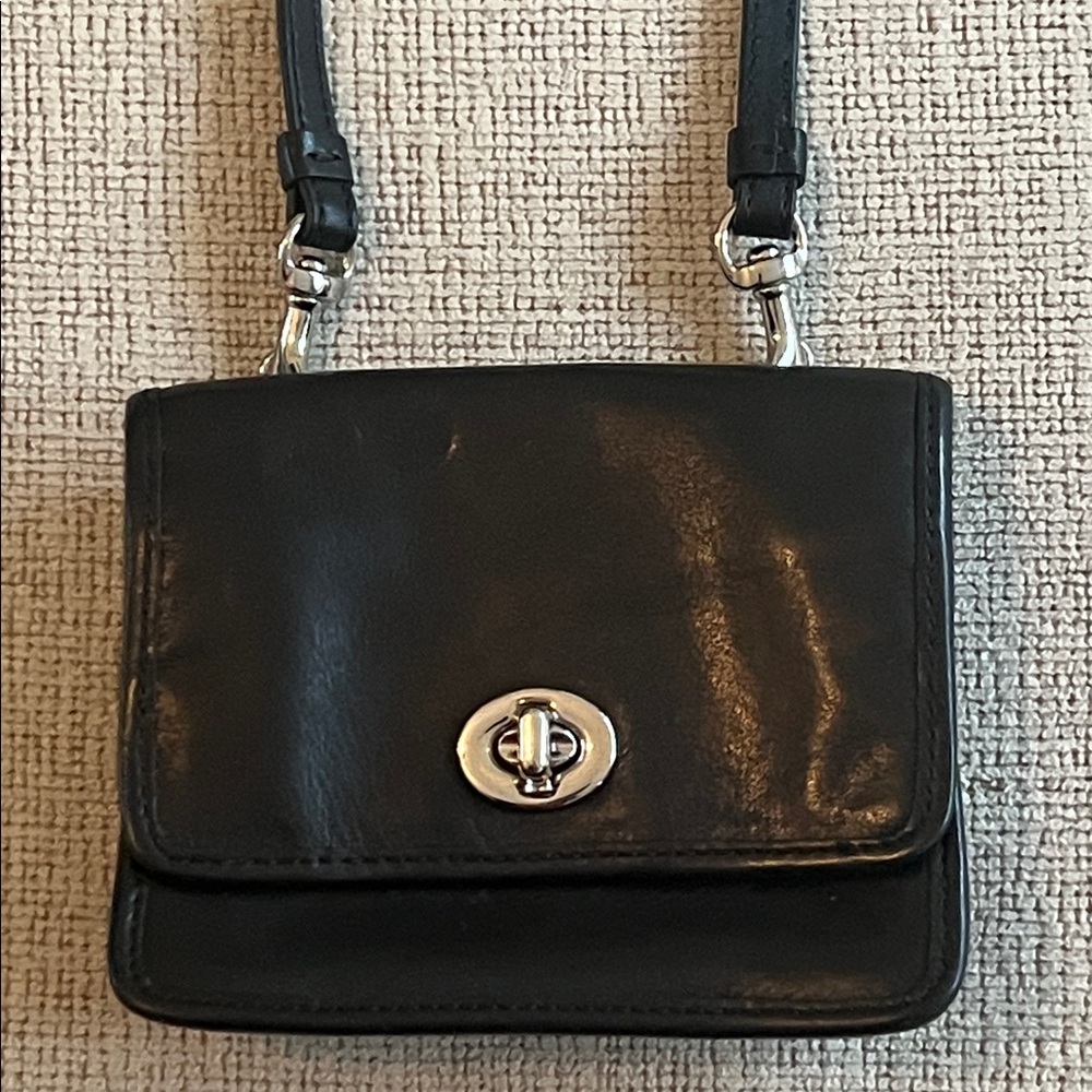 Coach Classic Turn lock Small Crossbody Handbag in Black Leather